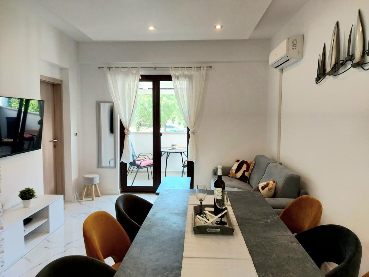 Apartman S Dvije Spavace Sobe โปเรช ภายนอก รูปภาพ