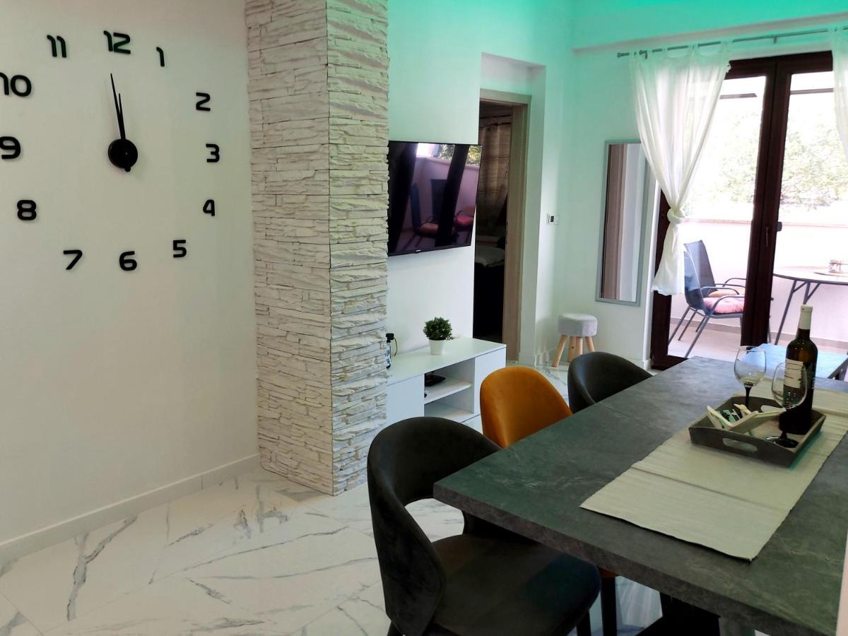 Apartman S Dvije Spavace Sobe โปเรช ภายนอก รูปภาพ