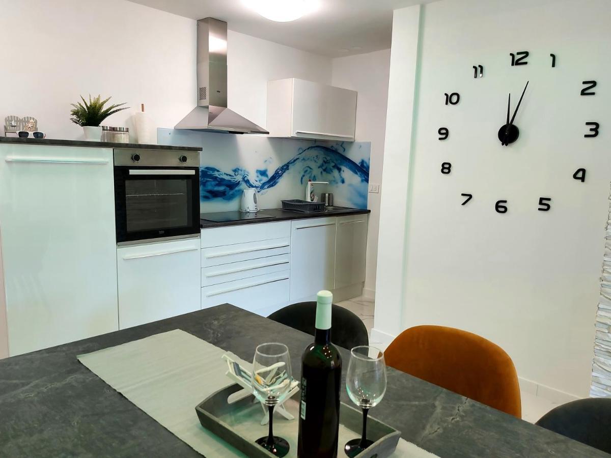 Apartman S Dvije Spavace Sobe โปเรช ภายนอก รูปภาพ